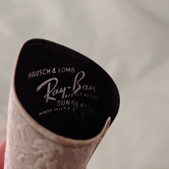 True Vintage RAY-BAN B&L Cats Eye Sunglasses +Case - Picture 8 of 8